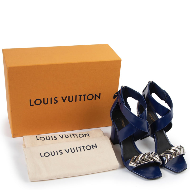 Shop safe online at Labellov in Antwerp this 100% authentic second hand Louis Vuitton Blue Leather Heels - Size 37,5