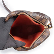 Shop safe online at Labellov in Antwerp this 100% authentic second hand Louis Vuitton Damier Ebene Canvas Ipanema Crossbody