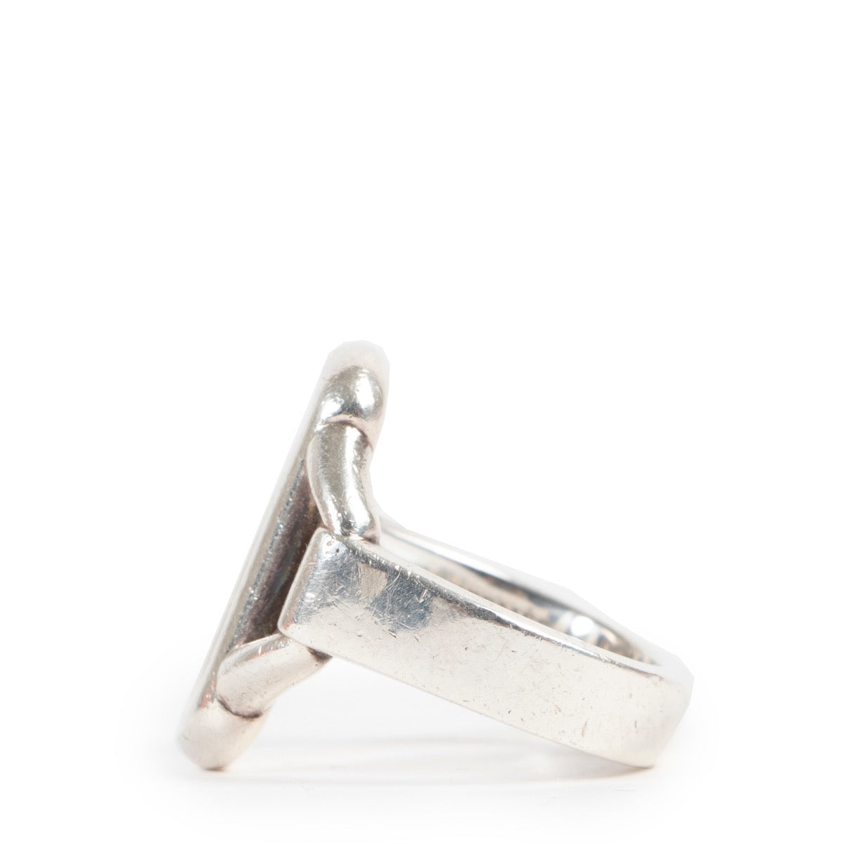 Shop safe online at Labellov in Antwerp this 100% authentic second hand Hermès Silver Attelage Ring - Size 52