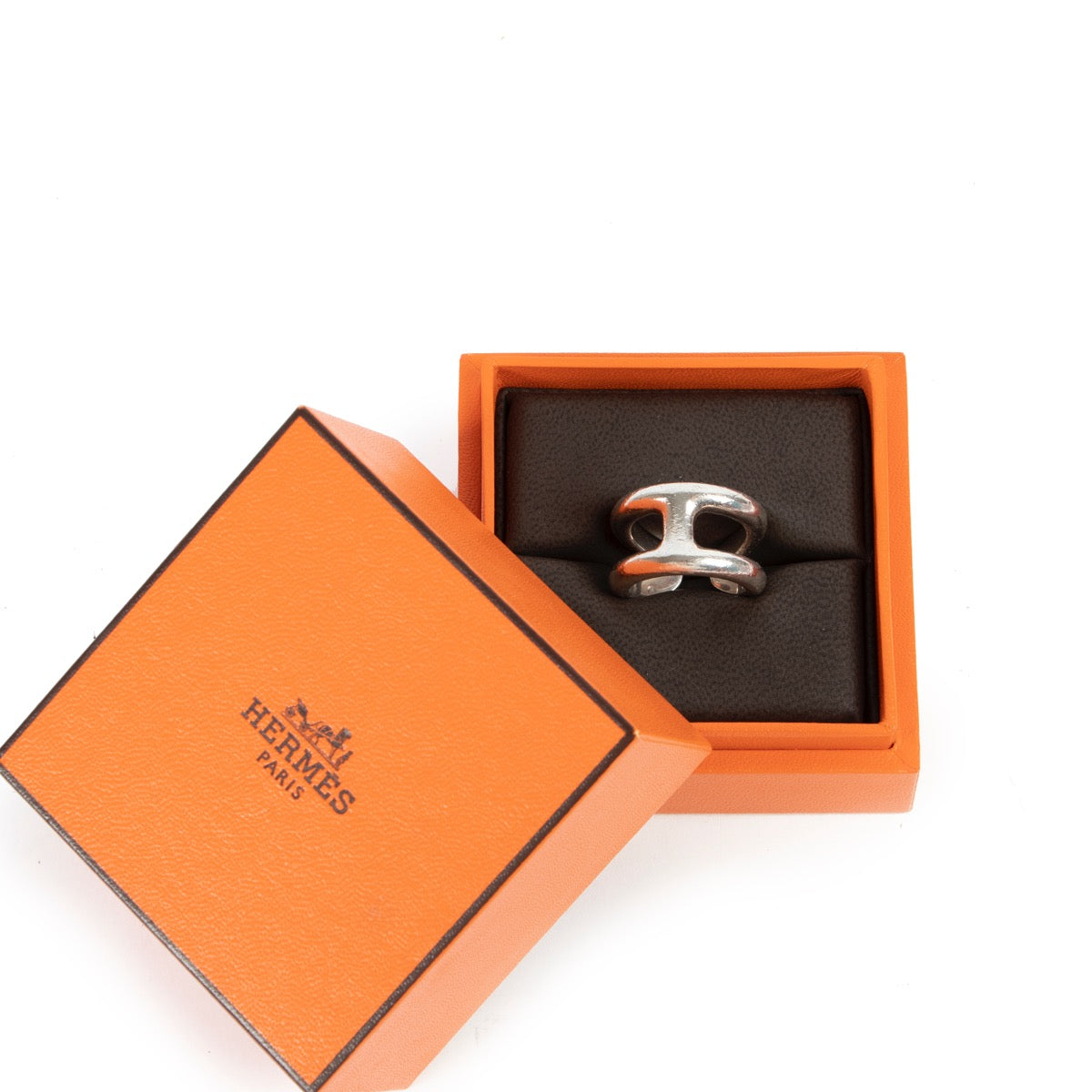 Shop safe online at Labellov in Antwerp this 100% authentic second hand Hermès Silver Osmose Ring - Size 52