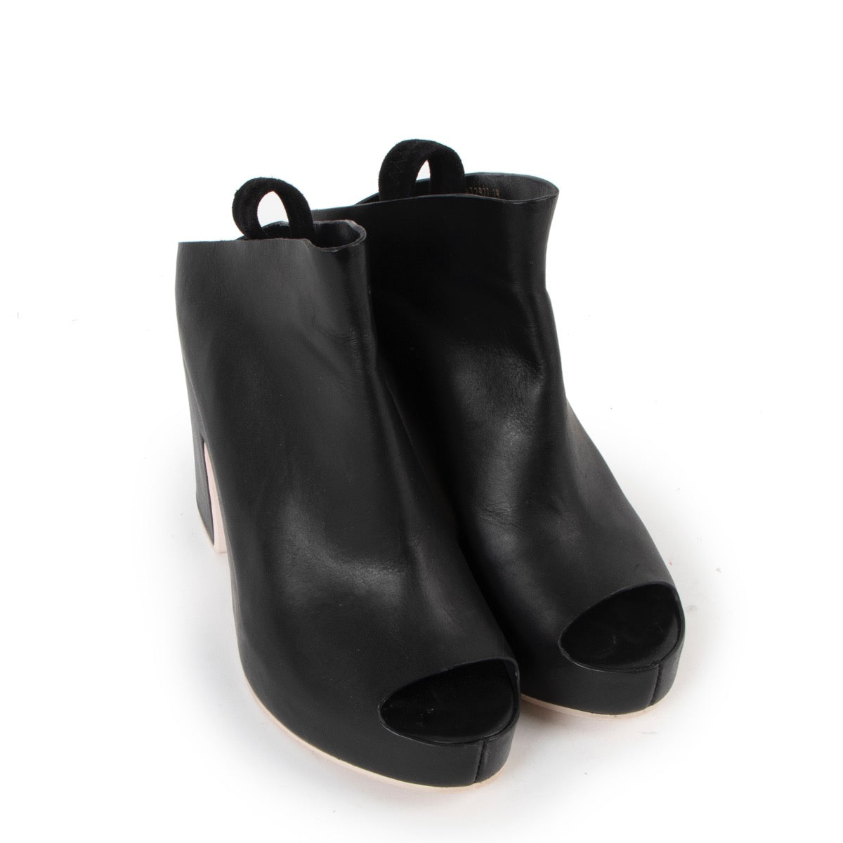 Shop safe online at Labellov in Antwerp these 100% authentic second hand Balenciaga Black Leather Peep-toe Boots - size 39