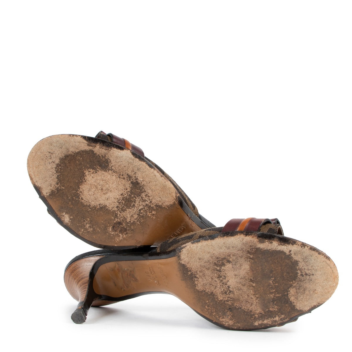 Buy online authentic second hand Fendi Brown Zucca Canvas Open Toe Sandals in very good condition at Labellov in Antwerp.