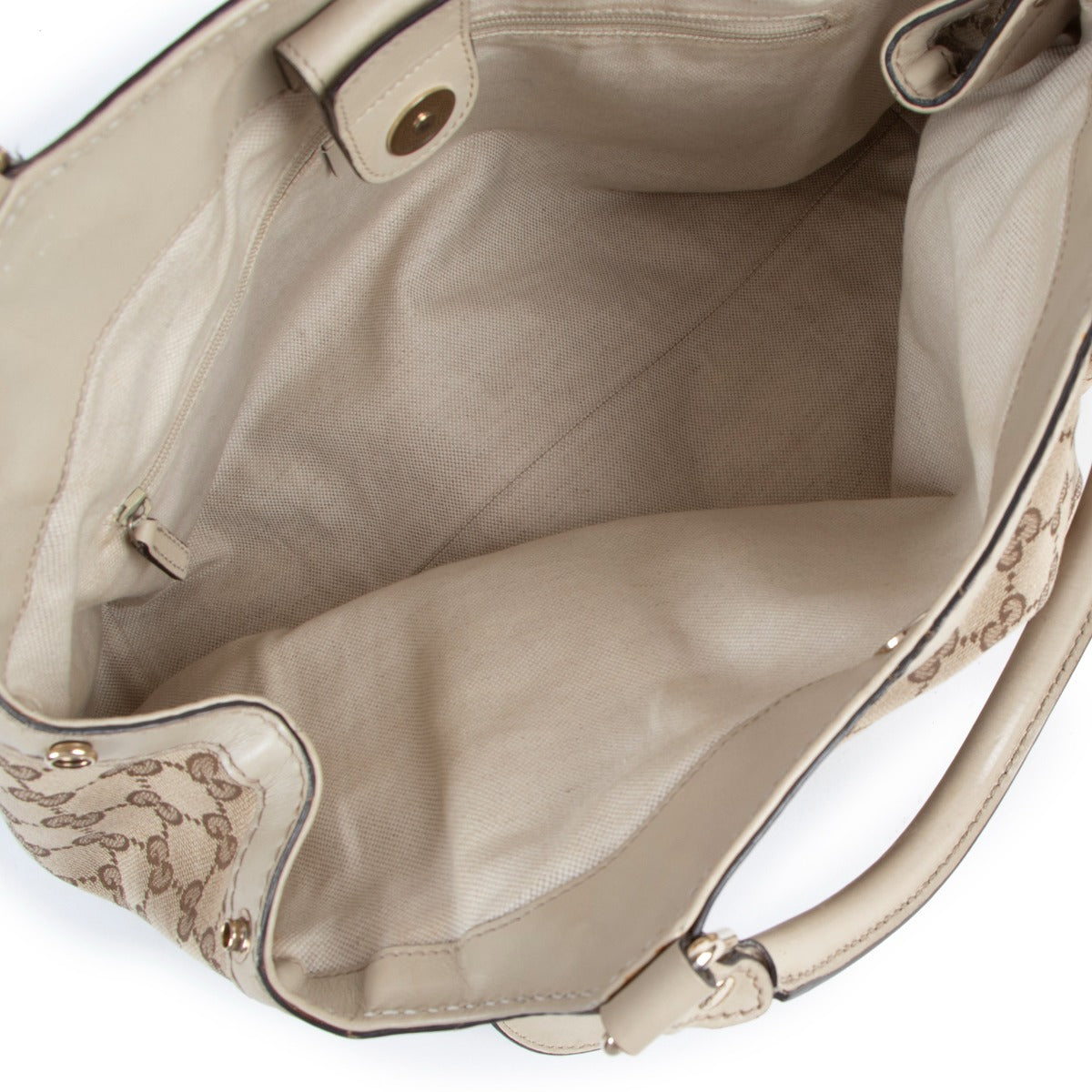 Buy authentic second hand Gucci Monogram Sukey Shoulder bag in good condition at Labellov in Antwerp.