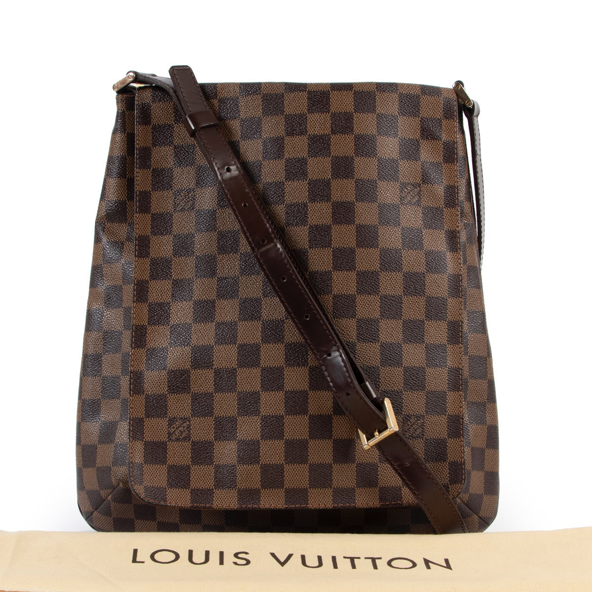 Shop safe online at Labellov in Antwerp this 100% authentic second hand Louis Vuitton Damier Ebene Canvas Musette Salsa GM Crossbody