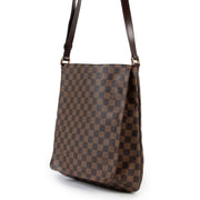 Shop safe online at Labellov in Antwerp this 100% authentic second hand Louis Vuitton Damier Ebene Canvas Musette Salsa GM Crossbody