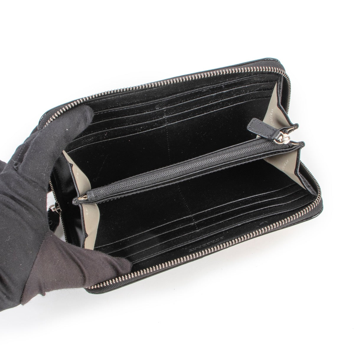 Buy this wallet safely on our website! 100% authentic
