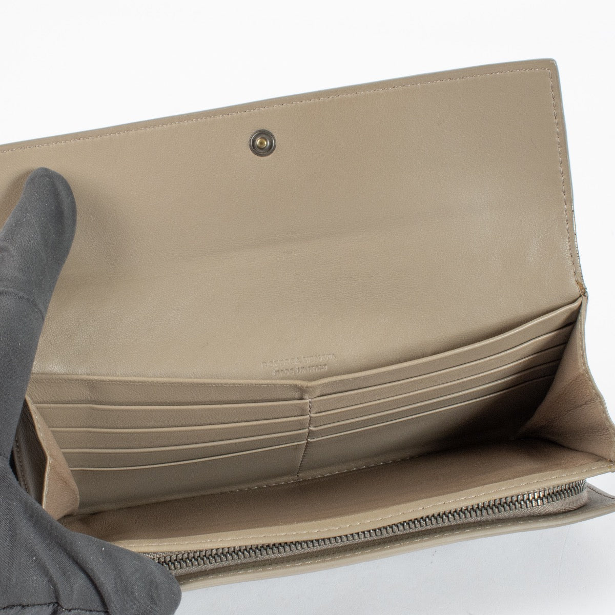 shop 100% authentic second hand Bottega Veneta Grey Intrecciato Wallet on Labellov.com
