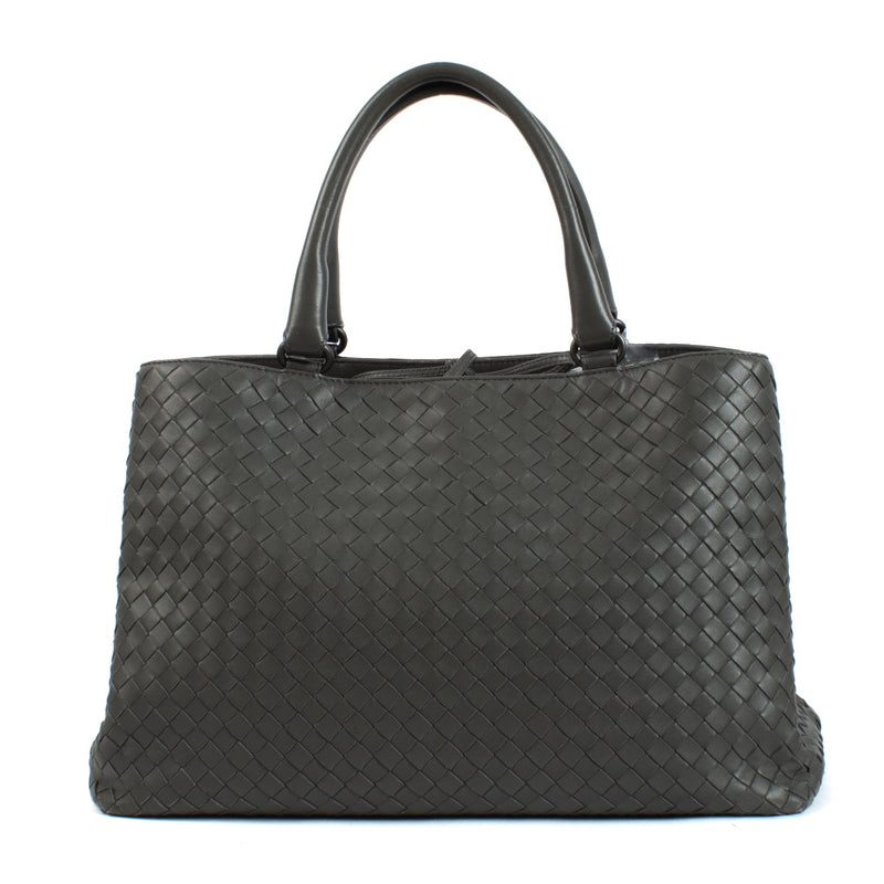 Shop safe online at Labellov in Antwerp and Knokke this 100% authentic second hand Bottega Veneta Grey Intrecciato Top Handle Bag