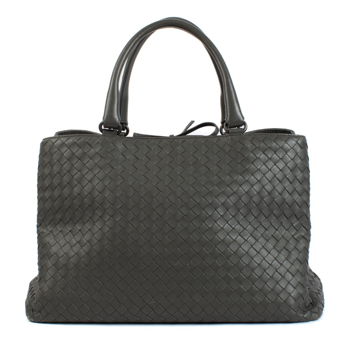 Shop safe online at Labellov in Antwerp and Knokke this 100% authentic second hand Bottega Veneta Grey Intrecciato Top Handle Bag