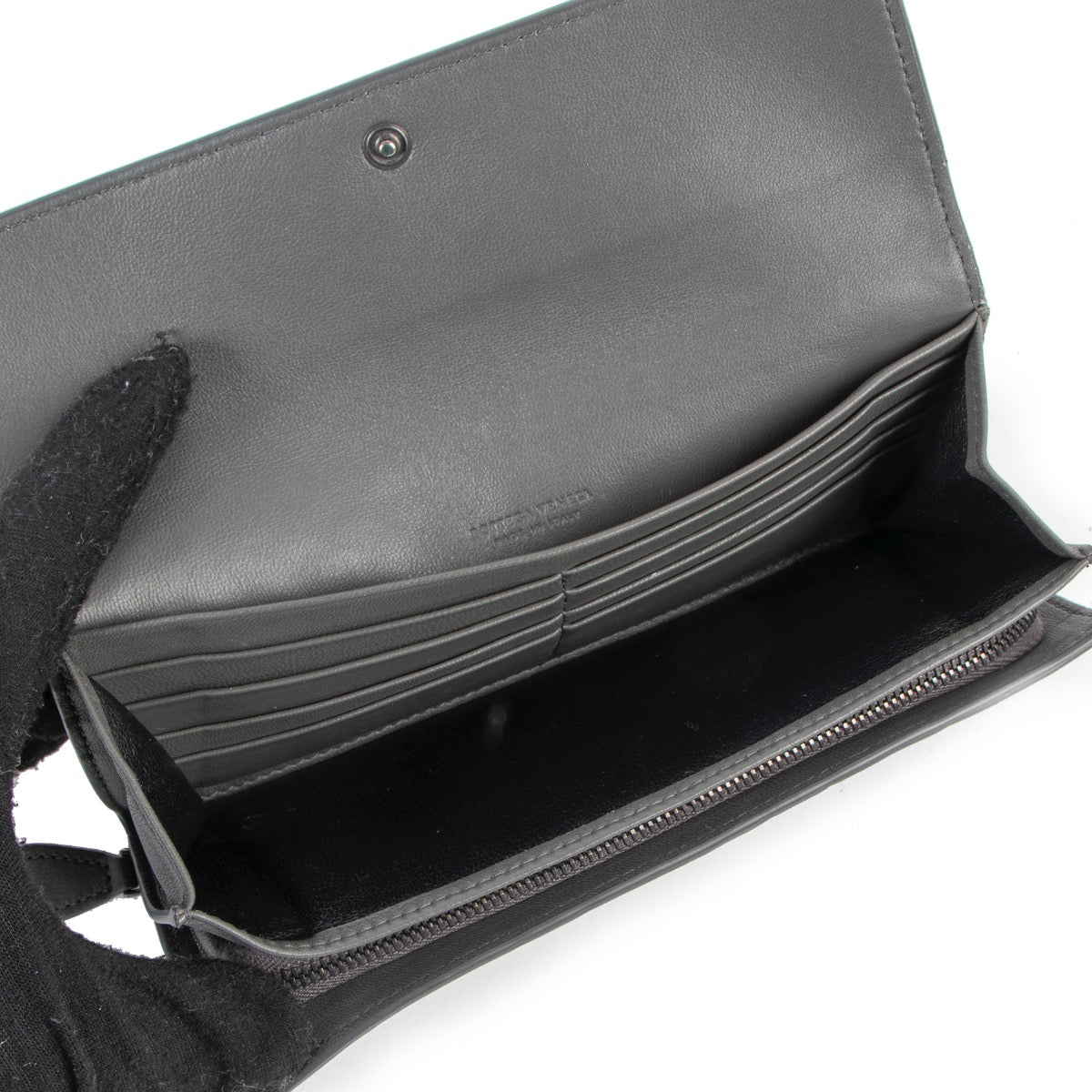 Buy online an authentic second hand Bottega Veneta Grey Intrecciato Long Wallet in very good condition at Labellov in Antwerp.