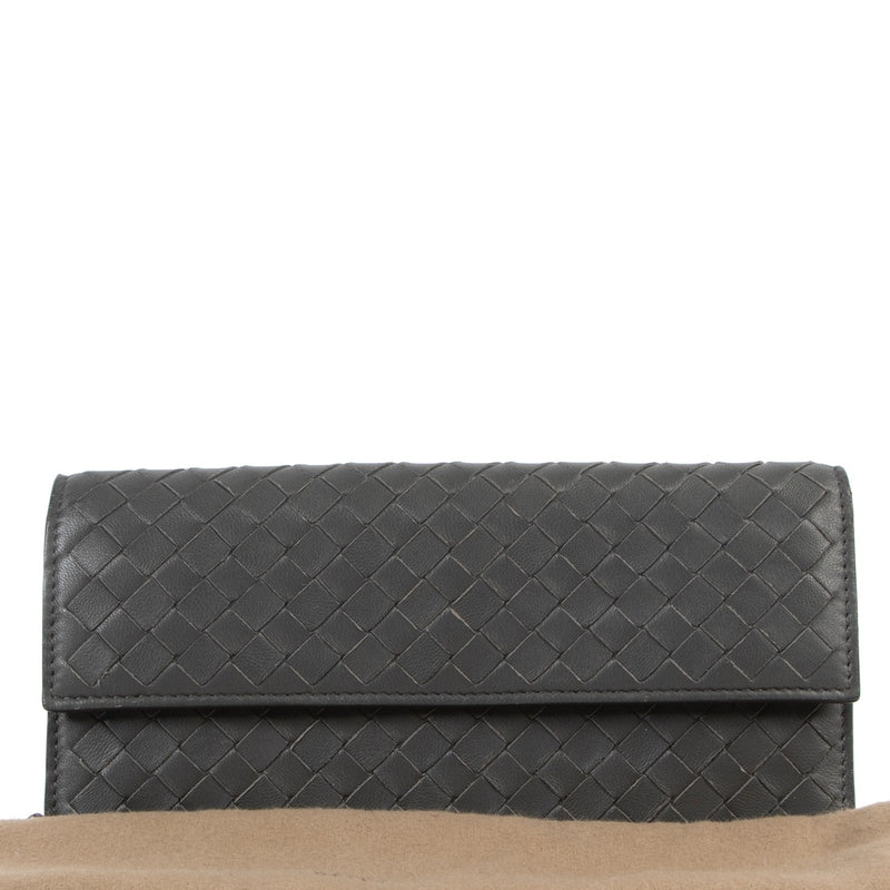 Buy online an authentic second hand Bottega Veneta Grey Intrecciato Long Wallet in very good condition at Labellov in Antwerp.