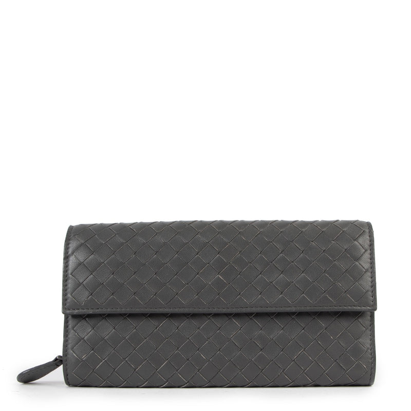 Buy online an authentic second hand Bottega Veneta Grey Intrecciato Long Wallet in very good condition at Labellov in Antwerp.