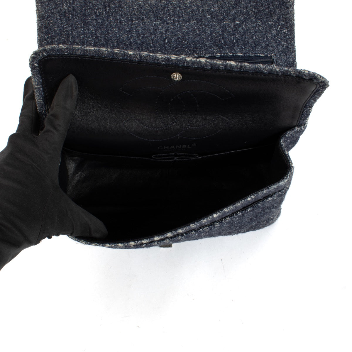 Shop safe online at Labellov in Antwerp and Knokke this 100% authentic second hand Chanel Blue Tweed Reissue 2.55 Double Flap Bag