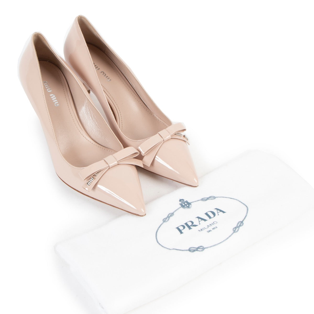 Buy online an authentic second hand Miu Miu nude Cipria bow kitten heels in very good condition at Labellov in Antwerp.