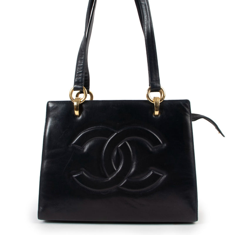 shop authentic Chanel Blue Shoulder bag at Labellov for the best price