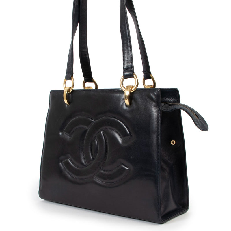 shop authentic Chanel Blue Shoulder bag at Labellov for the best price