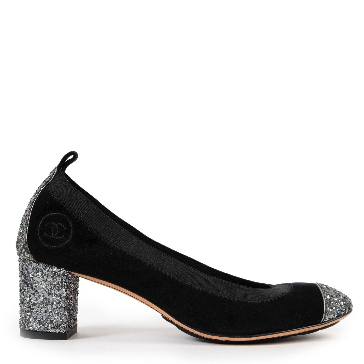Shop authentic vintage second hand luxury Chanel Black Pumps at Labellov