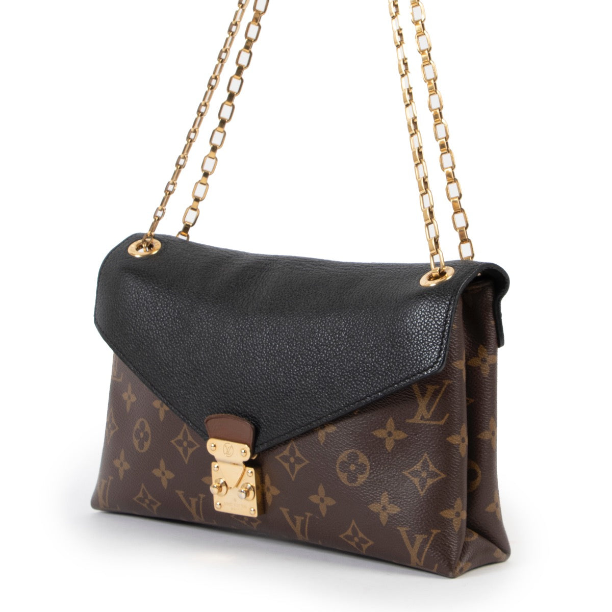 Shop safe online at Labellov in Antwerp this 100% authentic second hand Louis Vuitton Monogram Pallas Shoulder bag