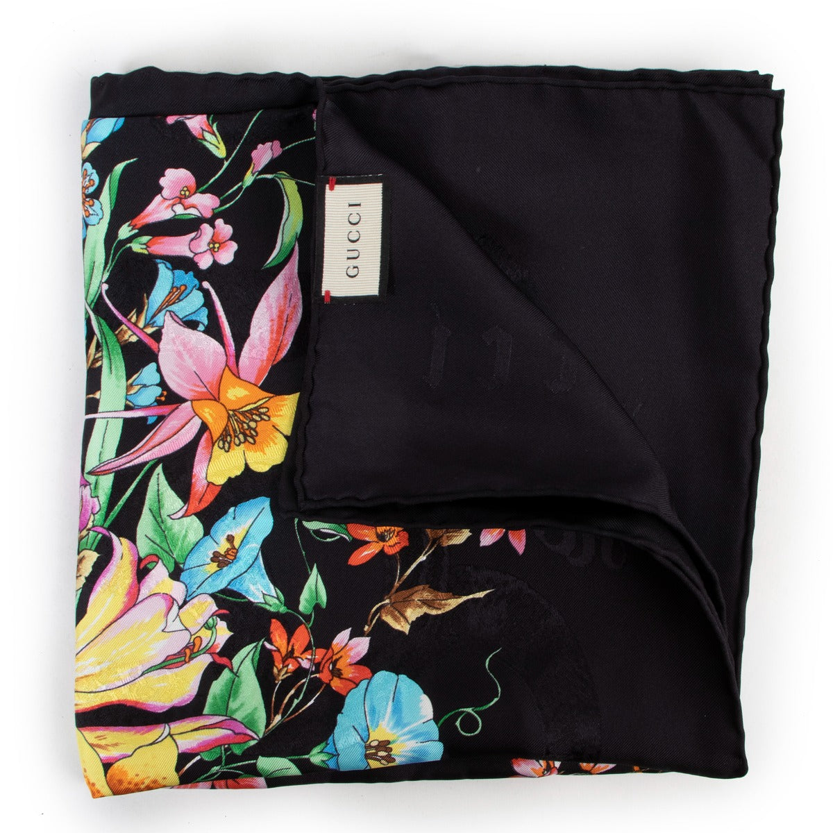 Shop now your favorite 100% authentic Gucci accesoires, at Labellov.