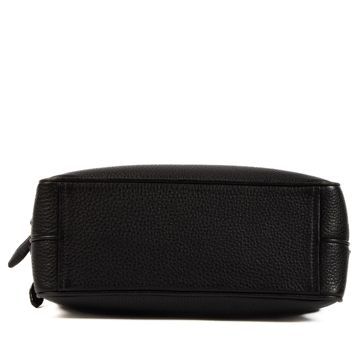 Shop safe online at Labellov in Antwerp, Brussels and Knokke this 100% authentic second hand Prada Black Vitello Daino Camera Bag