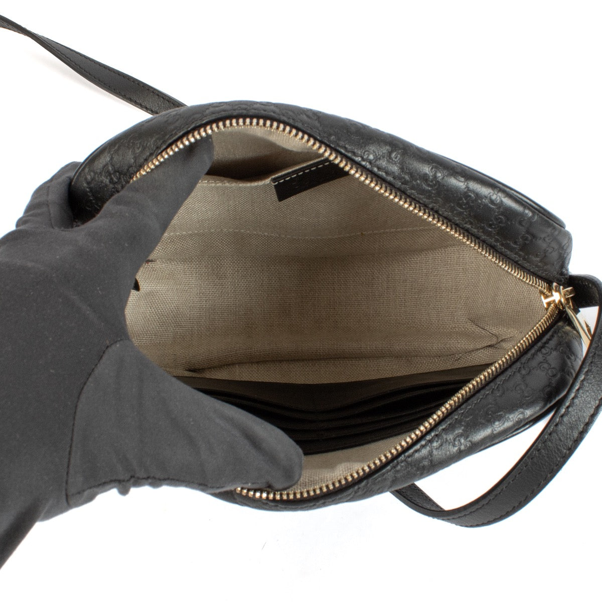 shop 100% authentic second hand Gucci GG Bree Guccissima Black Leather Crossbody Bag on Labellov.com