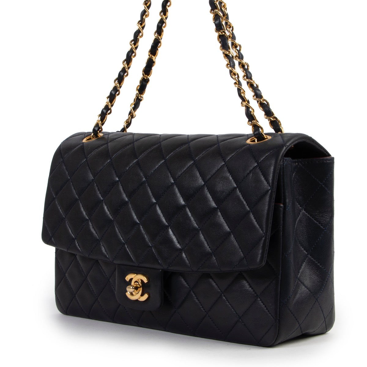 shop online vintage second hand authentic Chanel Classic flap bag at Labellov for the best price