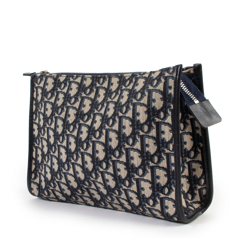 Shop safe online at Labellov in Antwerp this 100% authentic second hand Christian Dior Monogram Pochette 24cm