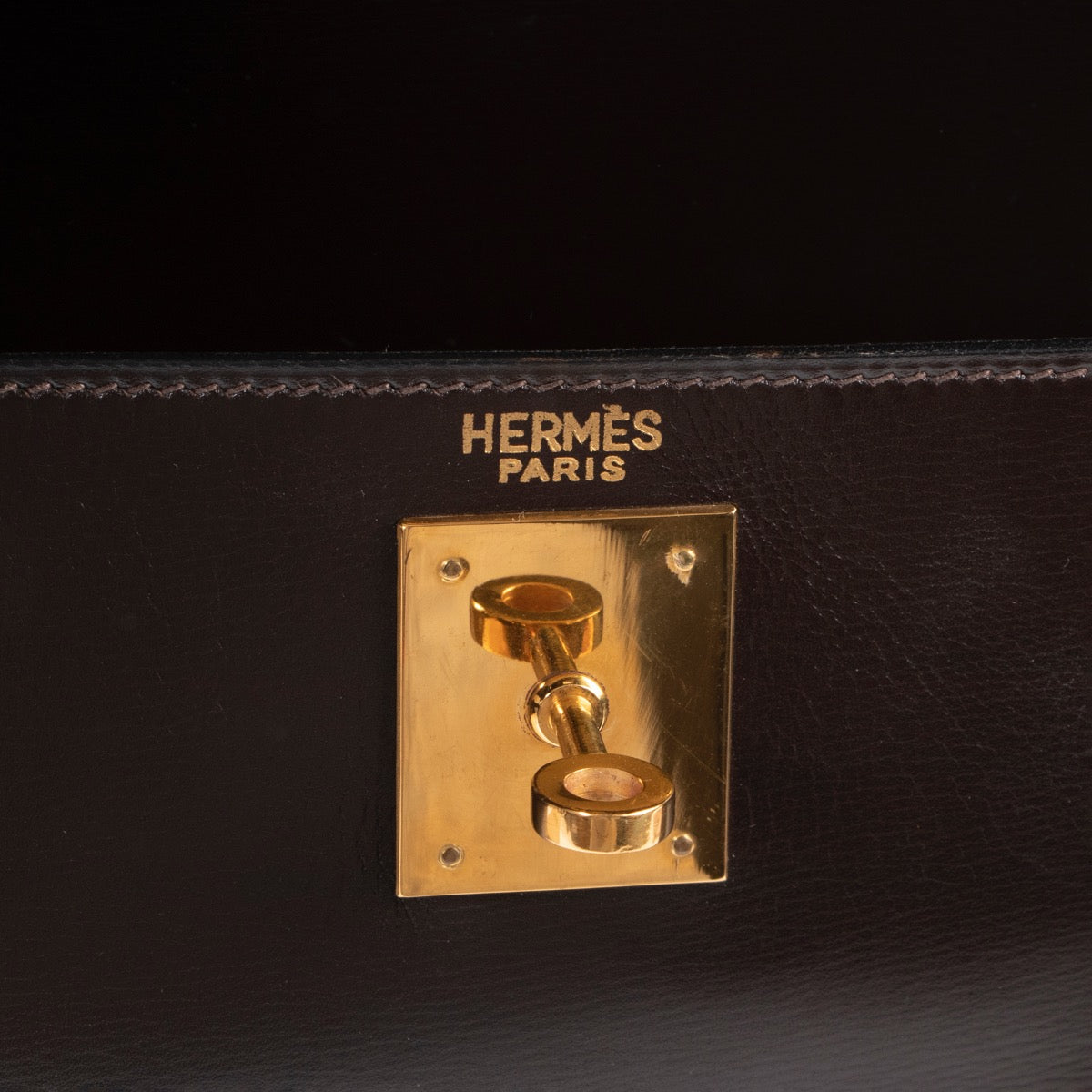 Buy an authentic second hand Hermès Kelly 28 Box Marron at Labellov