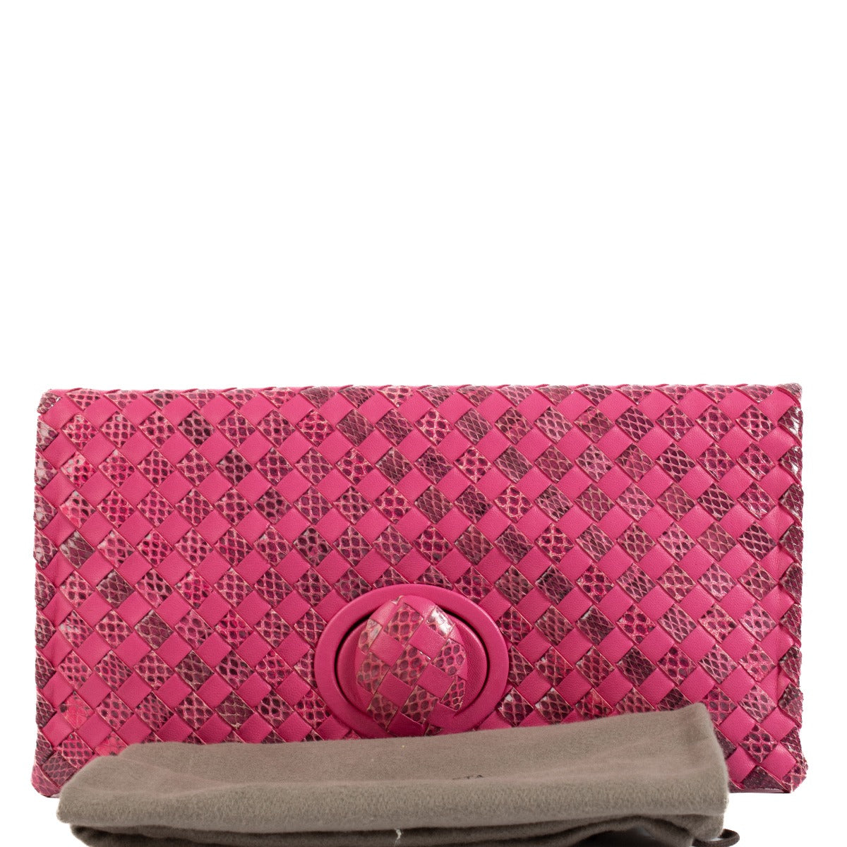 Shop safe online at Labellov in Antwerp, Brussels and Knokke this 100% authentic second hand Bottega Veneta Pink Intrecciato Karung Snakeskin Clutch