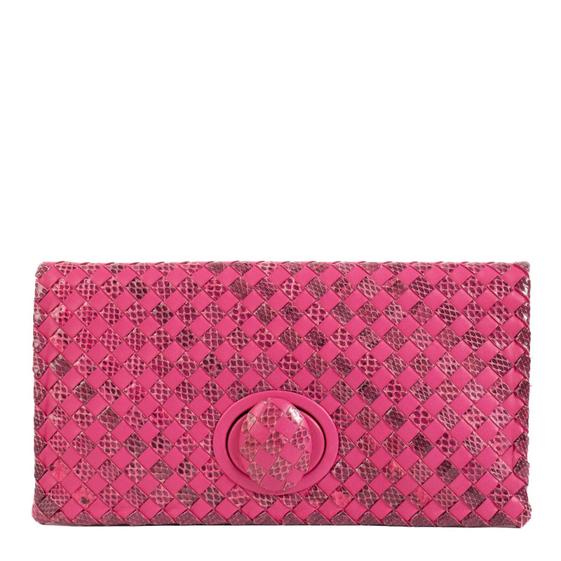 Shop safe online at Labellov in Antwerp, Brussels and Knokke this 100% authentic second hand Bottega Veneta Pink Intrecciato Karung Snakeskin Clutch