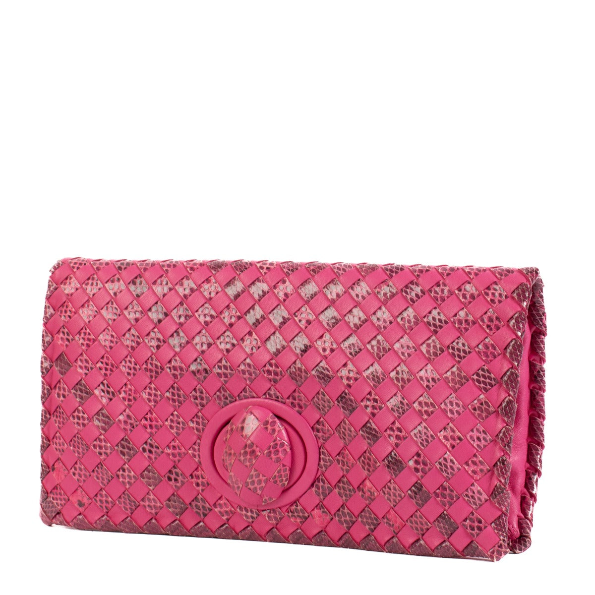 Shop safe online at Labellov in Antwerp, Brussels and Knokke this 100% authentic second hand Bottega Veneta Pink Intrecciato Karung Snakeskin Clutch