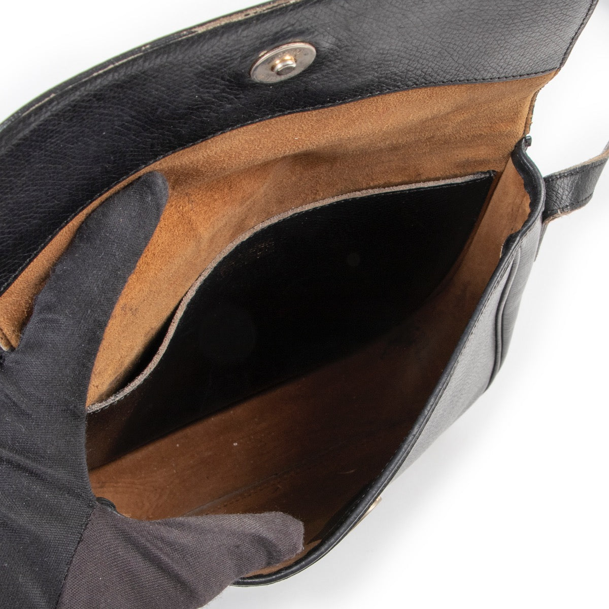 Shop safe online at Labellov in Antwerp this 100% authentic second hand Delvaux Black Leather D Crossbody