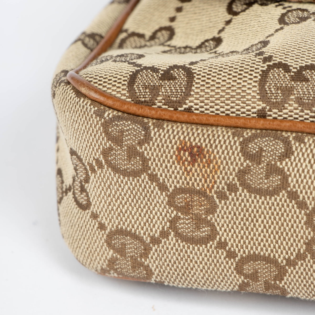 Authentic pre-loved Gucci GG Canvas Marrakech Chain Clutch on Labellov.com