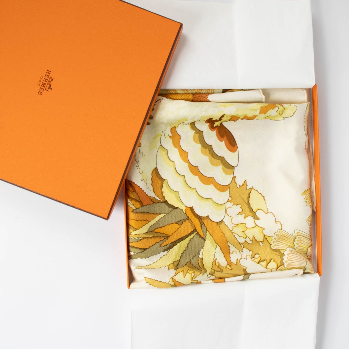 Authentic pre-loved Hermès Silk Tahiti 90 Scarf on Labellov.com