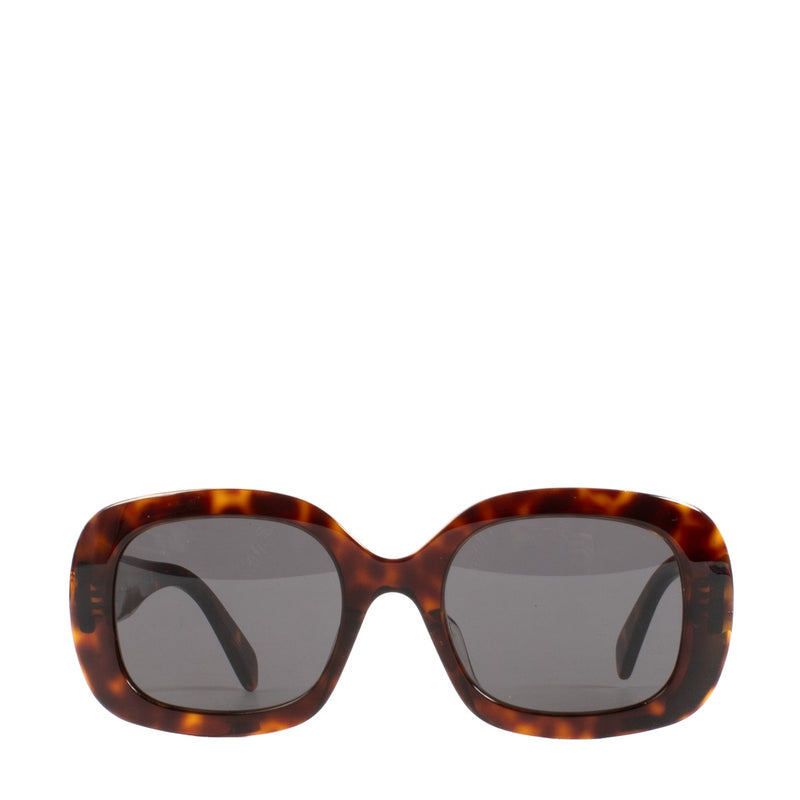 Shop safe online at Labellov in Antwerp, Brussels and Knokke these 100% authentic second hand Céline Brown Tortoise Sunglasses. Veilig online tweedehands authentieke Céline Brown Tortoise zonnebril kopen bij Labellov.