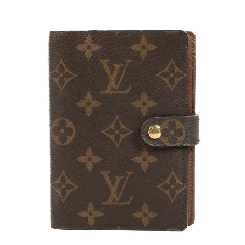 Shop safe online at Labellov in Antwerp, Brussels and Knokke this 100% authentic second hand Louis Vuitton Monogram Canvas Agenda Cover. Veilig online tweedehands authentieke Louis Vuitton Monogram Canvas Agenda cover kopen bij Labellov.