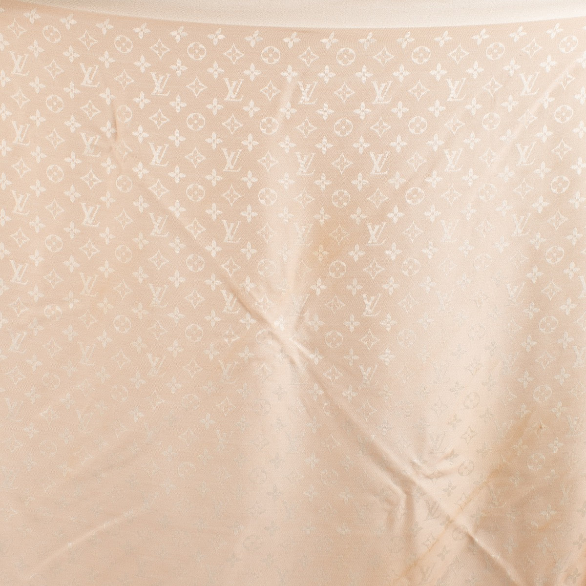 Authentic second hand Louis Vuitton Pink Scarf on Labellov.com