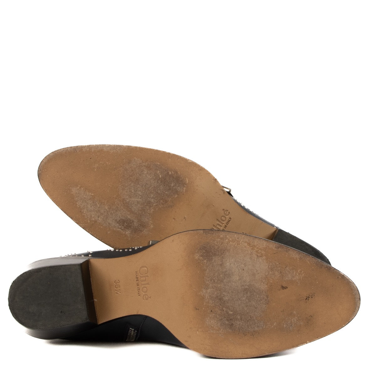 Shop safe online at Labellov in Antwerp, Brussels and Knokke this 100% authentic second hand Chloé Black Leather Susanna Stud Ankle Boots - Size 38,5
