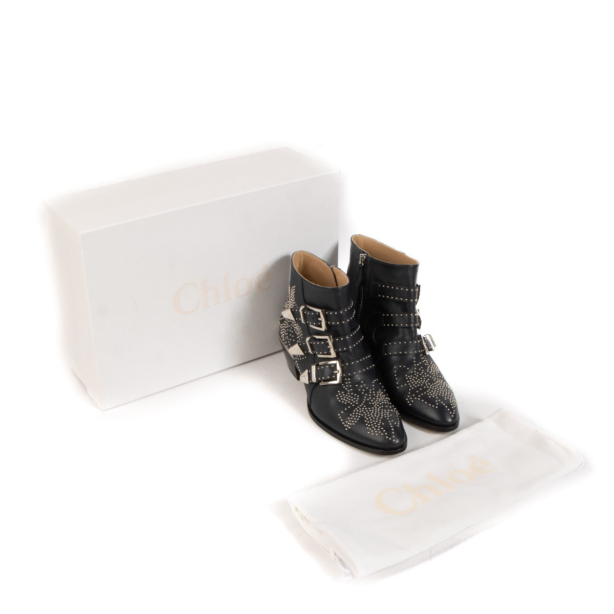 Shop safe online at Labellov in Antwerp, Brussels and Knokke this 100% authentic second hand Chloé Black Leather Susanna Stud Ankle Boots - Size 38,5