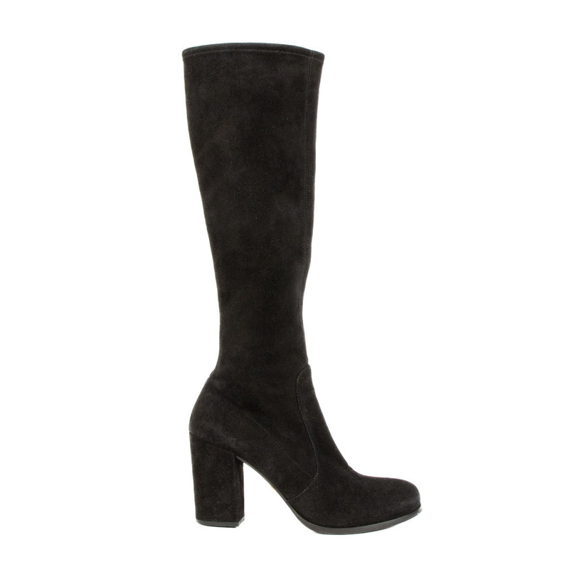 Shop safe online at Labellov in Antwerp, Brussels and Knokke this 100% authentic second hand Prada Black Suede High Boots - Size 39