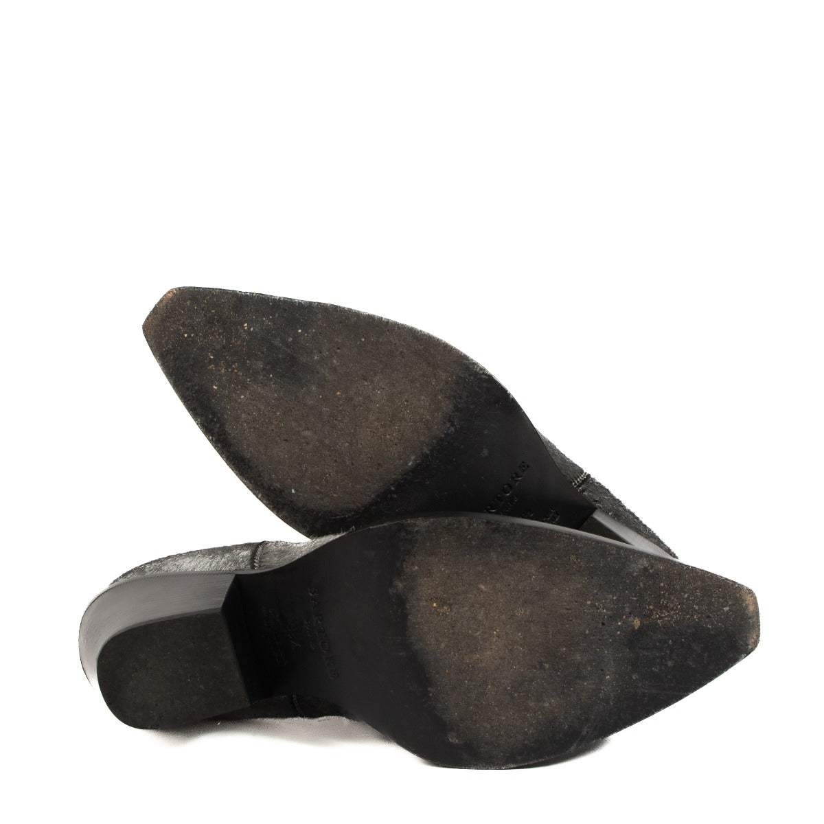 Shop safe online at Labellov in Antwerp, Brussels and Knokke this 100% authentic second hand Sartore Silver Cowboy Ankle Boots - Size 38,5