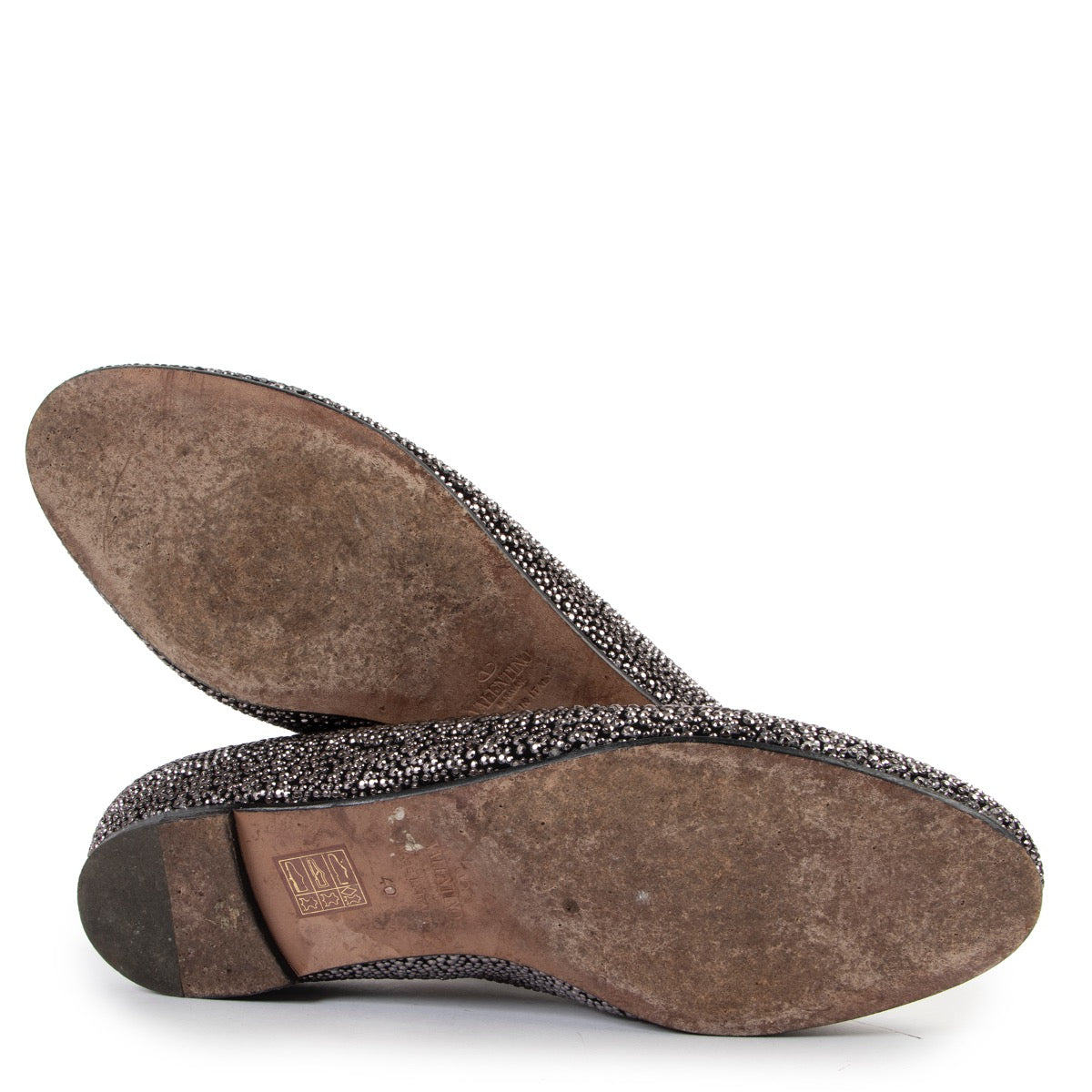 Buy an authentic pair of second hand Valentino black flats size 40 at Labellov