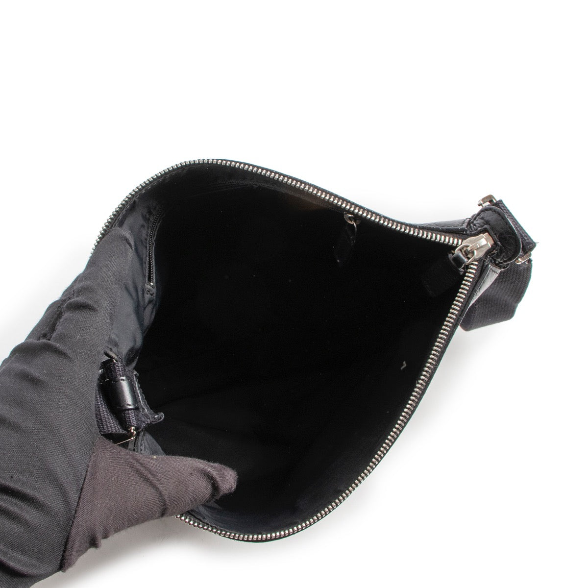 Shop safe online at Labellov in Antwerp this 100% authentic second hand Christian Dior Black Canvas Crossbody