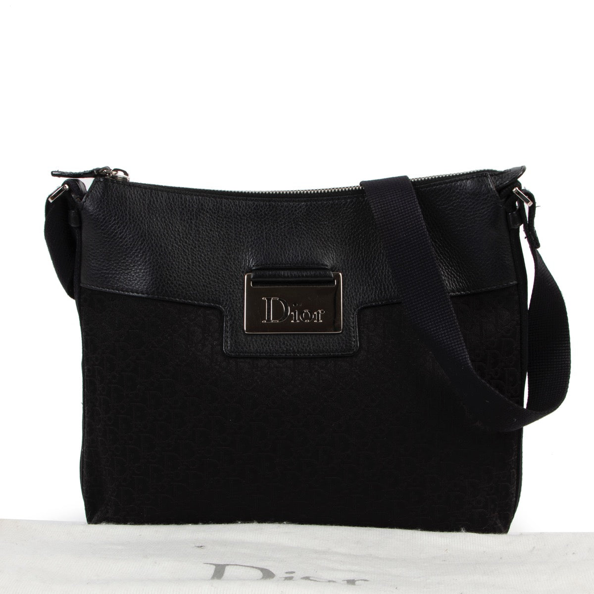 Shop safe online at Labellov in Antwerp this 100% authentic second hand Christian Dior Black Canvas Crossbody