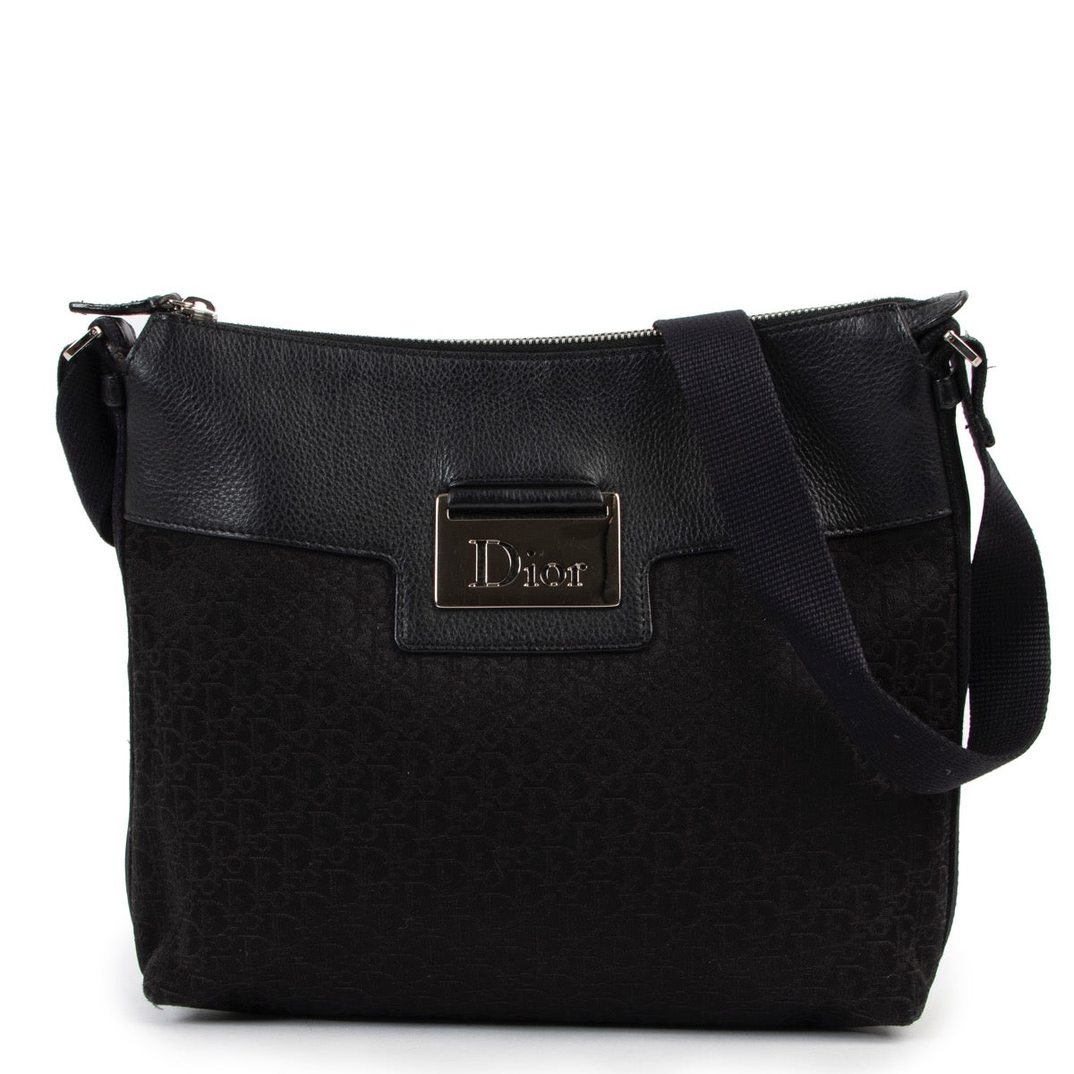 Shop safe online at Labellov in Antwerp this 100% authentic second hand Christian Dior Black Canvas Crossbody