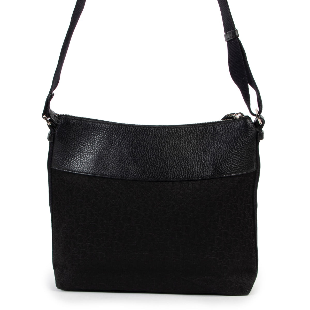 Shop safe online at Labellov in Antwerp this 100% authentic second hand Christian Dior Black Canvas Crossbody