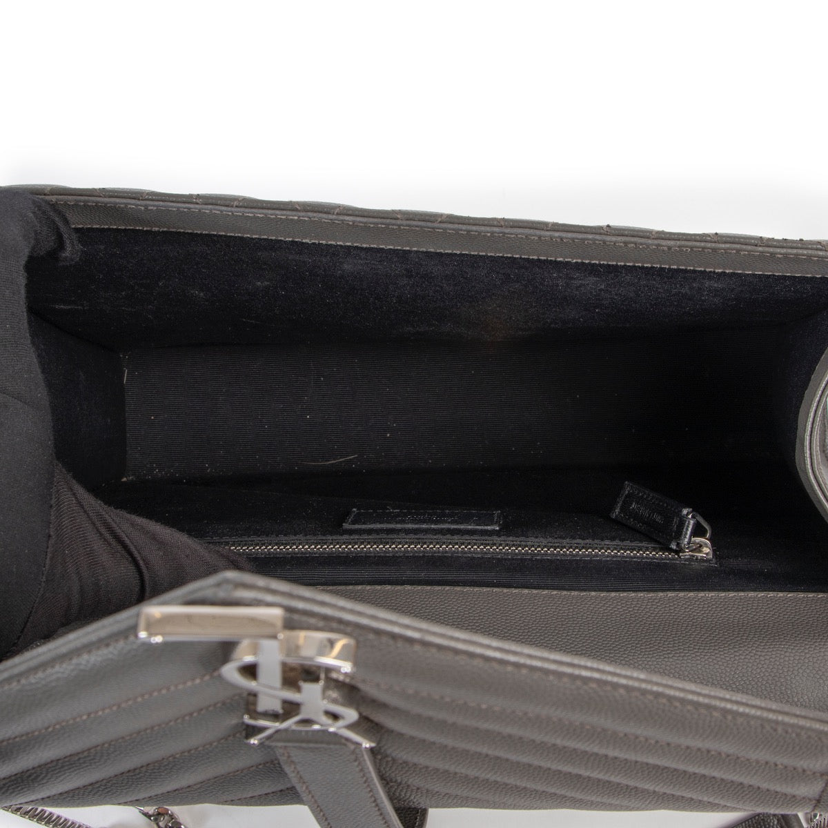 Shop safe online at Labellov in Antwerp this 100% authentic second hand Saint Laurent Taupe Enveloppe Large Shoulder Bag