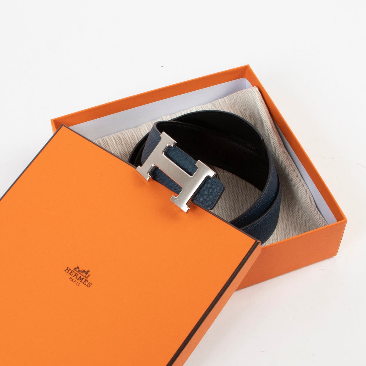 Buy an authentic second hand Hermès Constance Belt Buckle 38mm Togo Noir/Blue de Prusse at Labellov