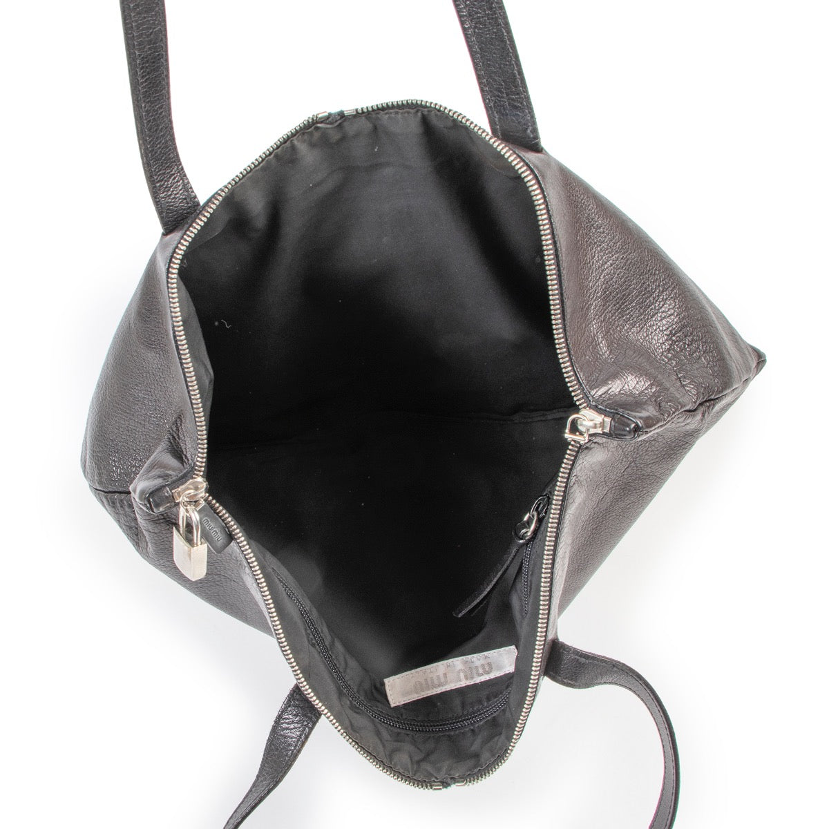 Buy an 100% authentic second hand Miu Miu rectangular shoulder bag at Labellov
