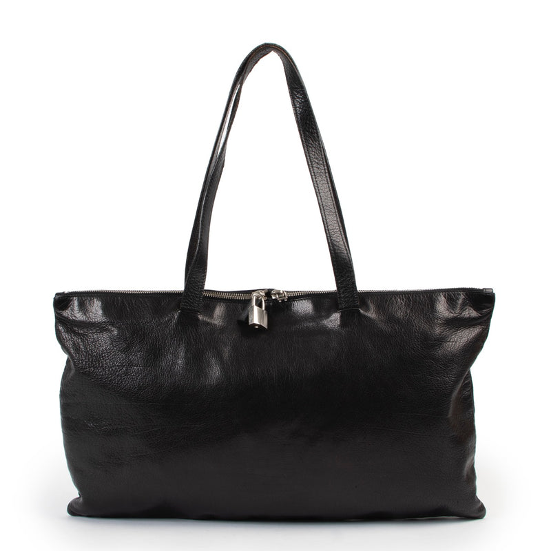 Buy an 100% authentic second hand Miu Miu rectangular shoulder bag at Labellov